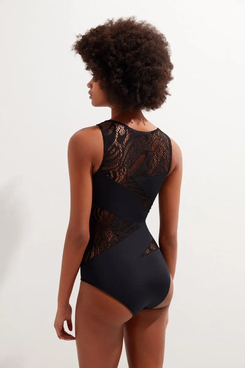Elizabeth with Lace